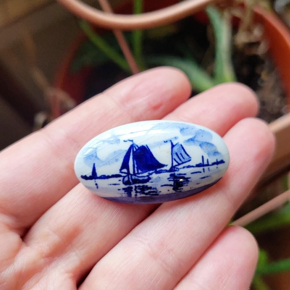 Vintage Dainty Holland Dutch Navy Blue Nautical Boat Boucher Lapel Brooch Pin - Picture 4 of 5